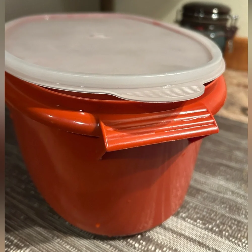 Tupperware #487-4 large “Roast Flavor Saver” Paprika  12”L x 6”D. 3 piece set.